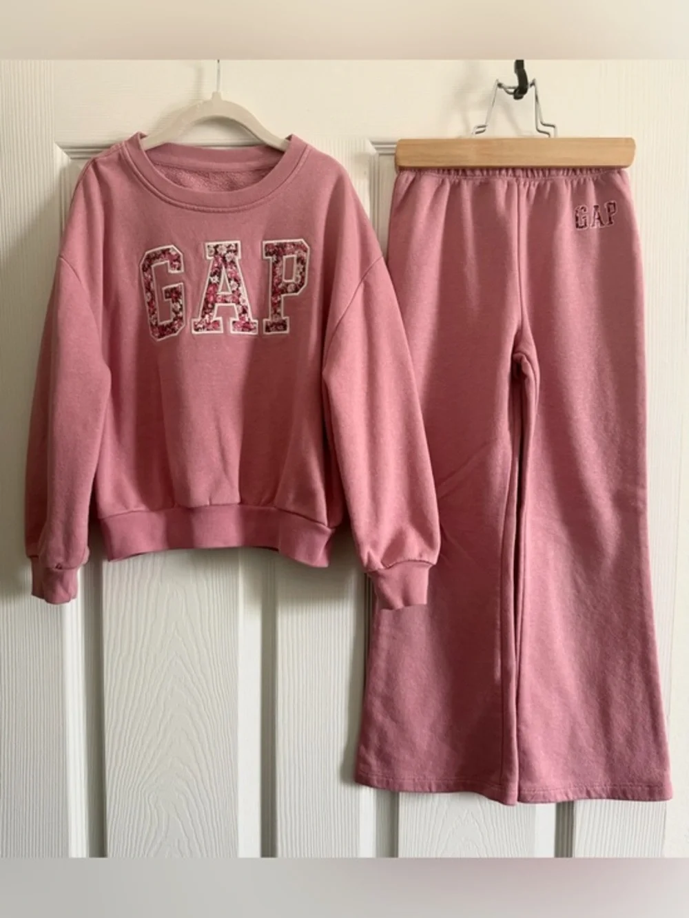 GAP Pink Floral-Accent Logo Girls' sweatshirt and sweatpants Set